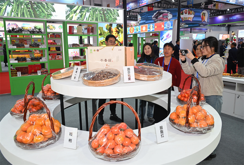 果品盛會，蔬香四溢——國際果品交易博覽會上的蔬菜零售掠影